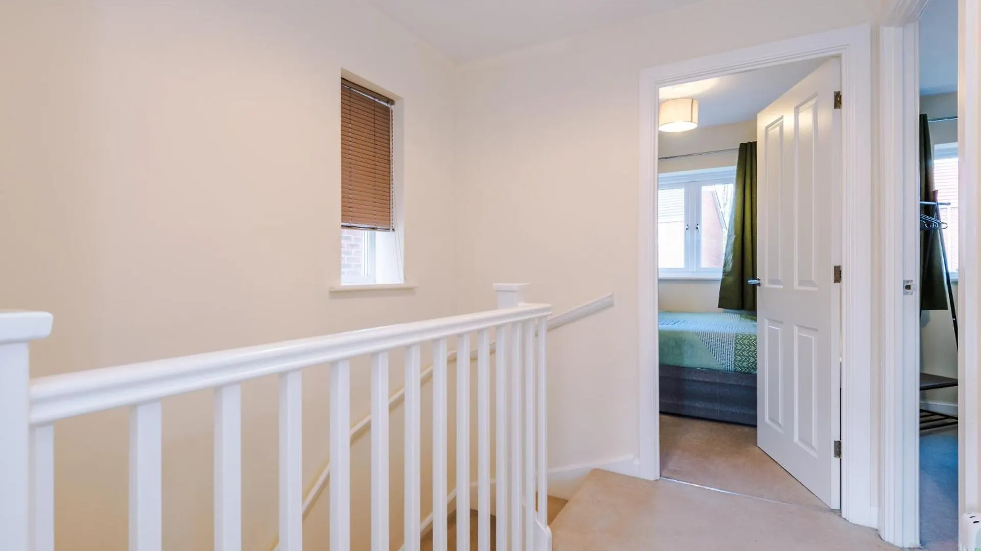 Modern Semi Detached In A Quiet Location, Driveway Parking Villa Ewloe 0*,