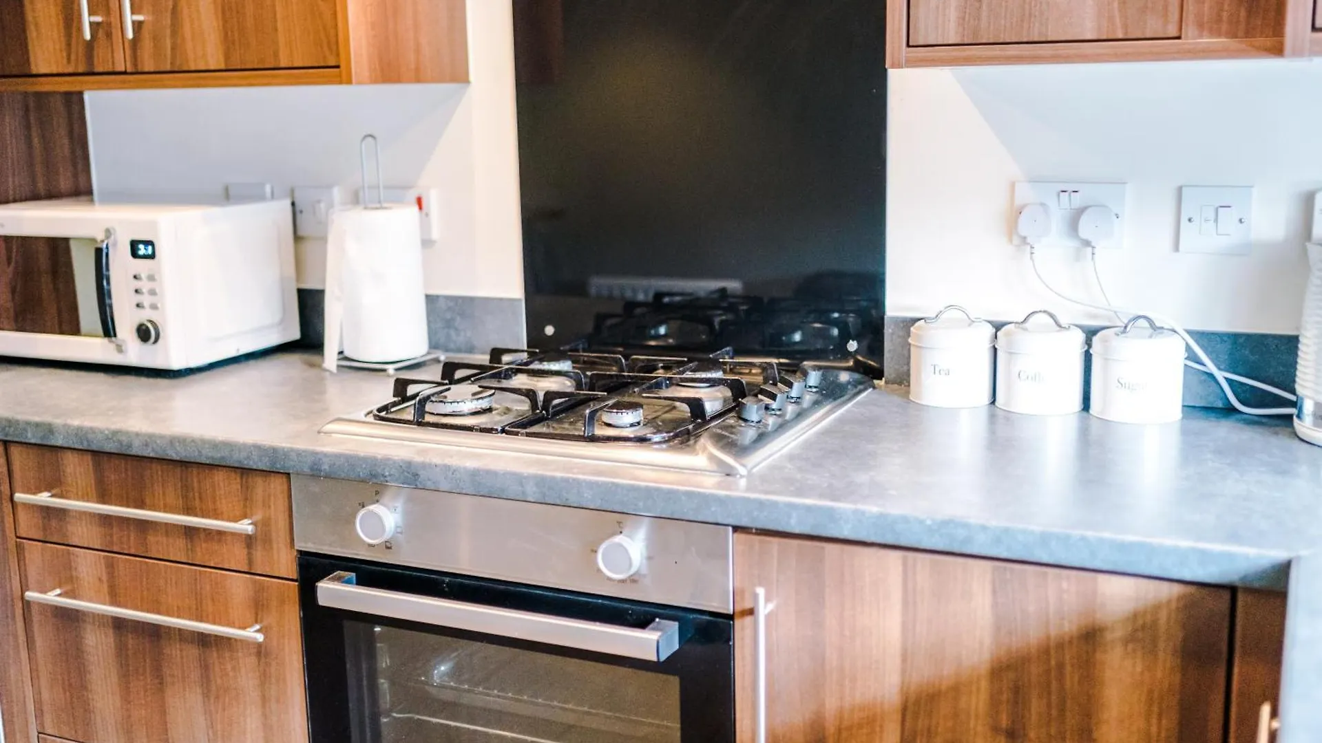 Modern Semi Detached In A Quiet Location, Driveway Parking Villa Ewloe