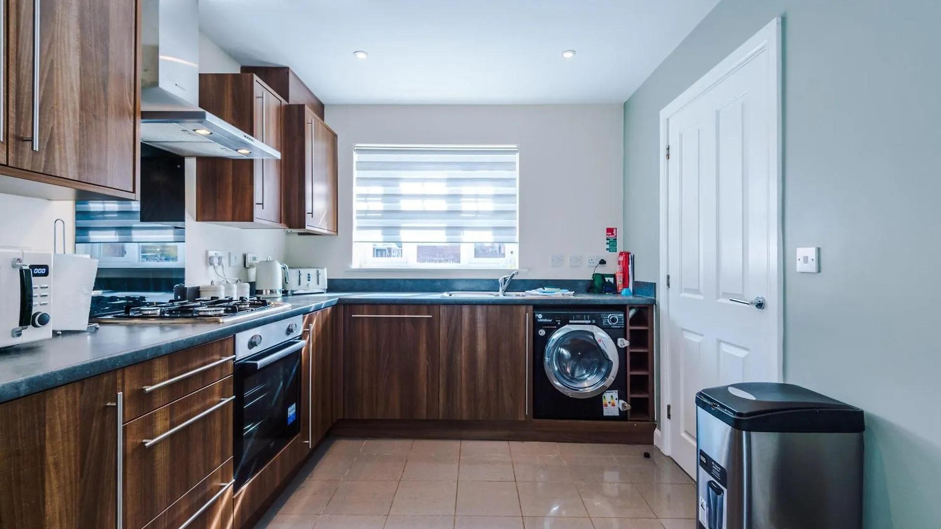Modern Semi Detached In A Quiet Location, Driveway Parking Villa Ewloe