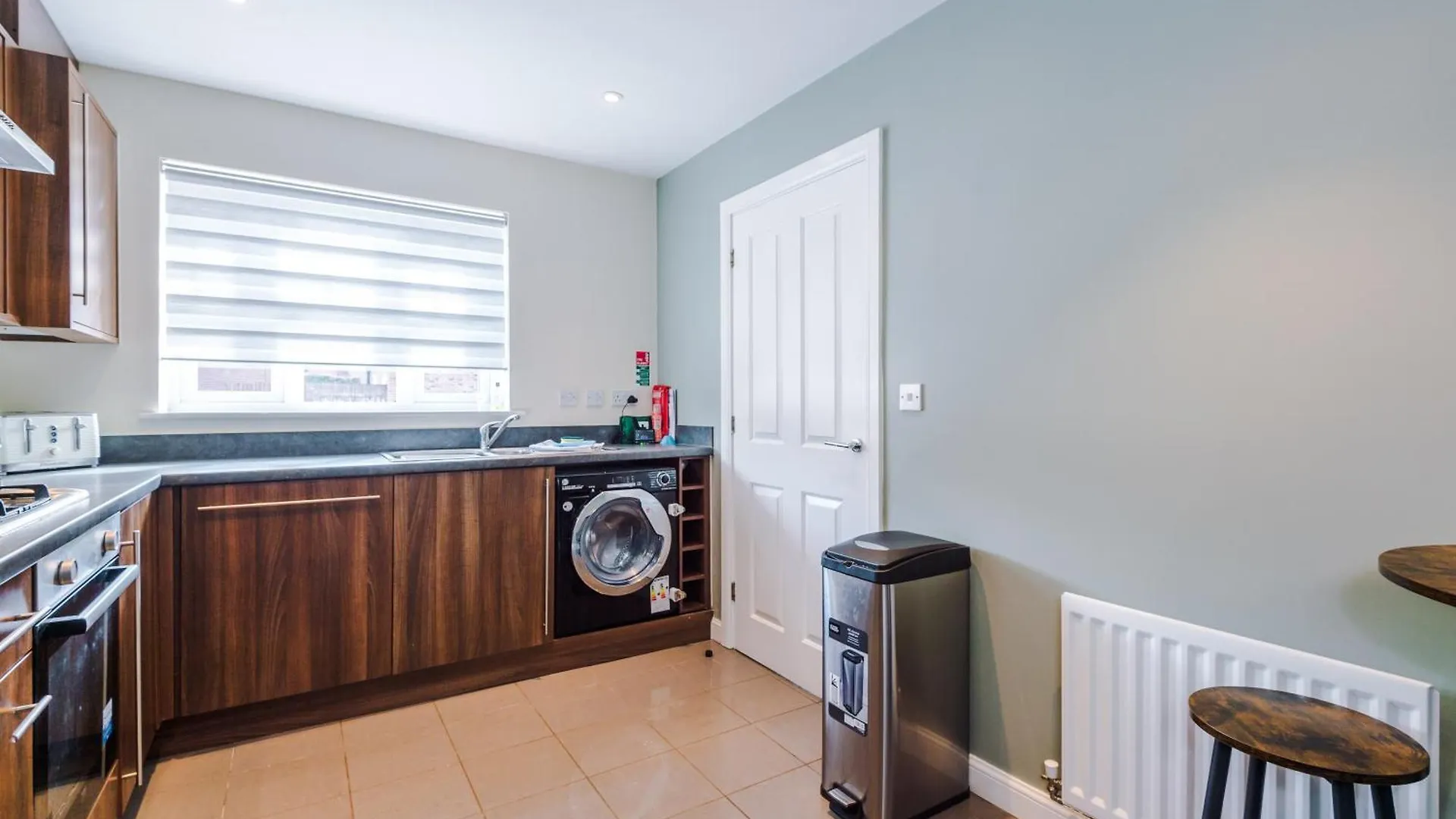 Modern Semi Detached In A Quiet Location, Driveway Parking Villa Ewloe