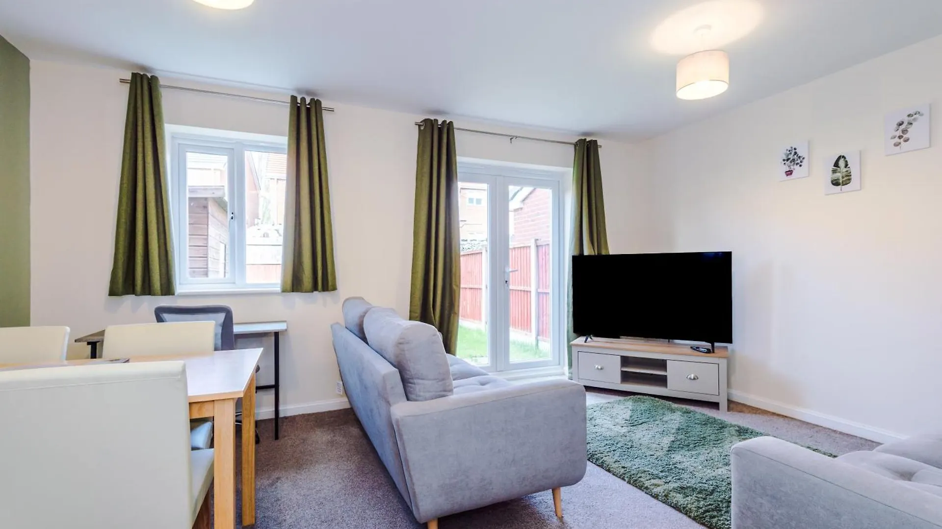 Modern Semi Detached In A Quiet Location, Driveway Parking Villa Ewloe Holiday home