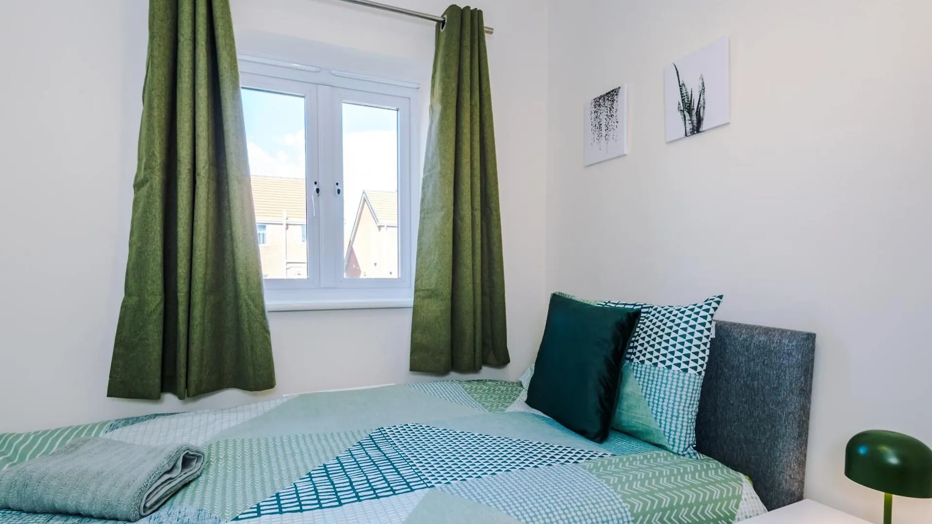 Holiday home Modern Semi Detached In A Quiet Location, Driveway Parking Villa Ewloe